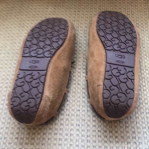 UGG house shoes, moccasin, women, tan/brown, size 5, - Picture 8 of 9